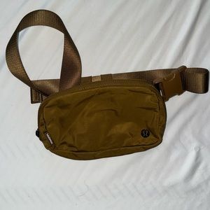 lululemon everywhere belt bag burnt caramel